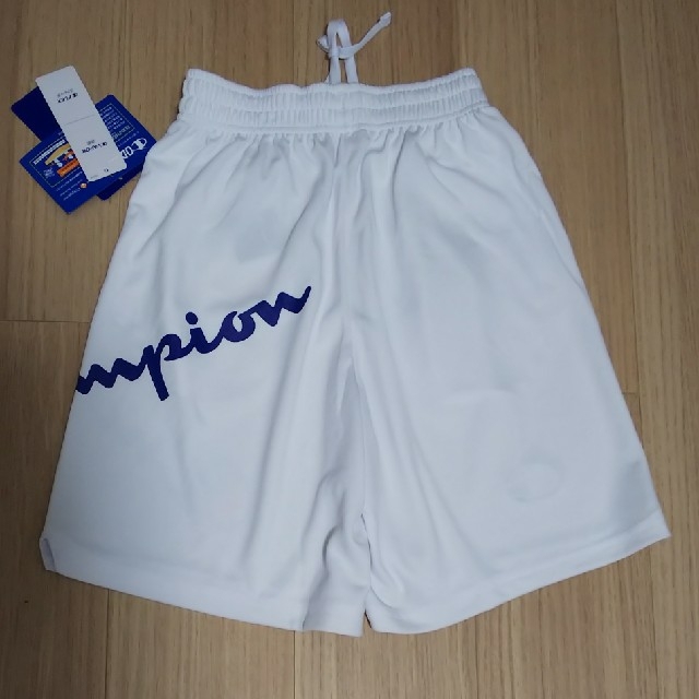 Champion(チャンピオン)のhanahana様専用☆Champion ハーフパンツ 白、青セット 140  キッズ/ベビー/マタニティのキッズ服男の子用(90cm~)(パンツ/スパッツ)の商品写真