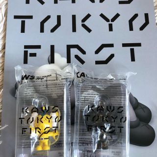 kaws tokyo first JPP キーホルダー　2体セット(キーホルダー)