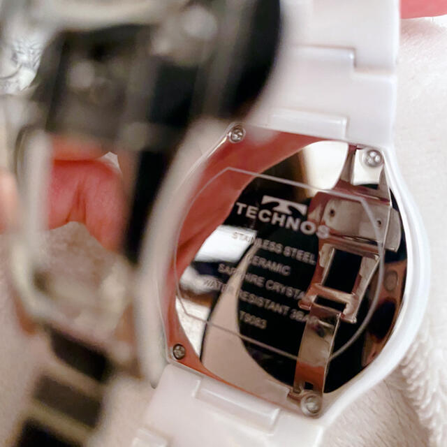 美品！TECHNOS ホワイト　白 腕時計　セラミック　多面カットフェイス