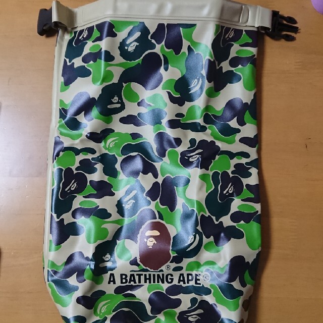 A BATHING APE(アベイシングエイプ)のsmart8月号付録A BATHING APE防水仕様ドライバッグ レディースのバッグ(エコバッグ)の商品写真