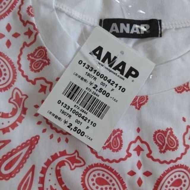 ANAP(アナップ)のANAP★新品★バックサイドロゴ ネックペイズリー柄 ロンT ホワイト レディースのトップス(Tシャツ(半袖/袖なし))の商品写真