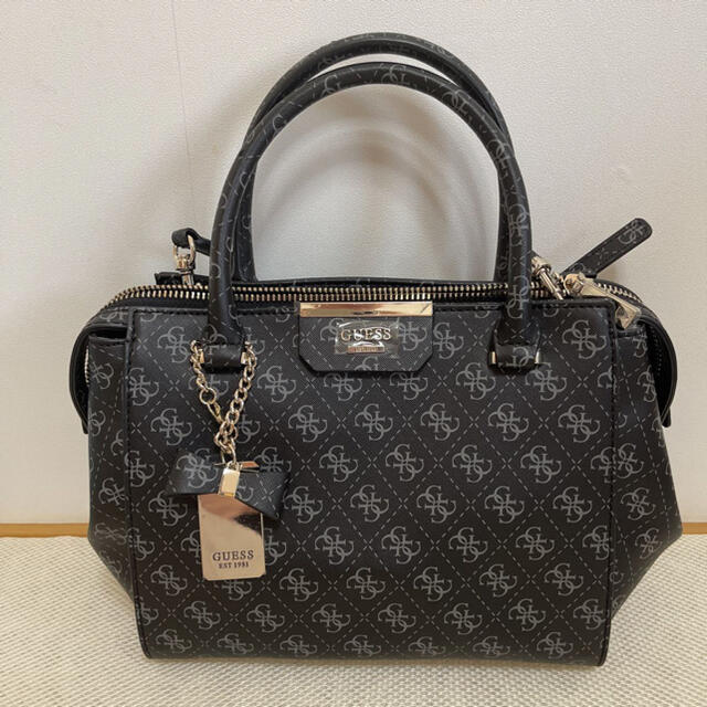 GUESS(ゲス)の最終出品値下げ！！新品　GUESS ゲス　ショルダーバッグ レディースのバッグ(ショルダーバッグ)の商品写真