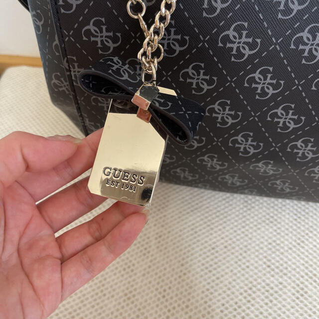 GUESS(ゲス)の最終出品値下げ！！新品　GUESS ゲス　ショルダーバッグ レディースのバッグ(ショルダーバッグ)の商品写真