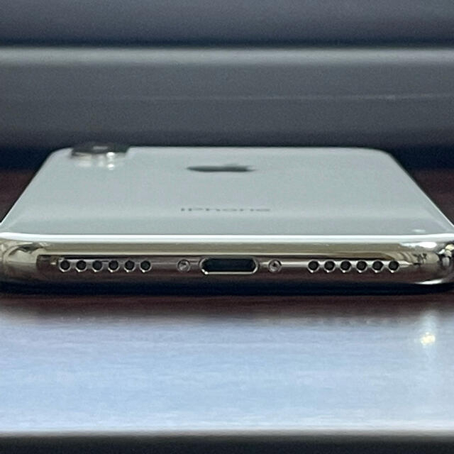 Apple(アップル)のiPhone X シルバー　64GB スマホ/家電/カメラのスマートフォン/携帯電話(スマートフォン本体)の商品写真