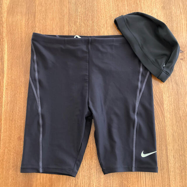 NIKE(ナイキ)の【NIKE】170黒／男の子用水着（Mizuno帽子付き） キッズ/ベビー/マタニティのキッズ服男の子用(90cm~)(水着)の商品写真