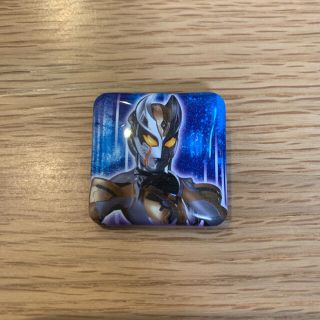 ウルトラマン　ウルトラマンショップ限定 スクエア缶バッジ　妖麗戦士カルミラ(キャラクターグッズ)