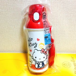 サンリオ(サンリオ)のハローキティ プッシュ式 直飲み スポーツボトル(弁当用品)