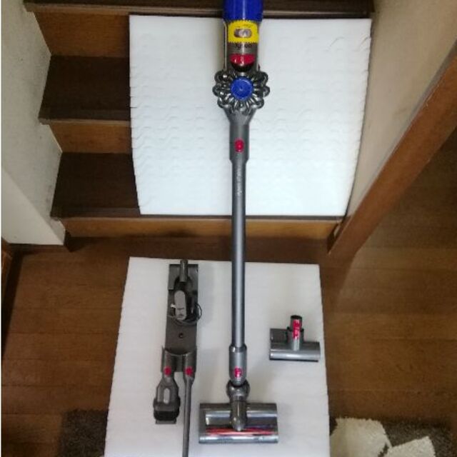 dyson v7slim ミニモーターヘッド付 SV11SLM メーカー保証長い スマホ/家電/カメラの生活家電(掃除機)の商品写真