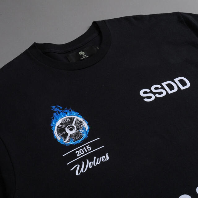 VANQUISH(ヴァンキッシュ)の【DarcSport】SSDD BLUE OVERSIZED Tシャツ［L］ メンズのトップス(Tシャツ/カットソー(半袖/袖なし))の商品写真