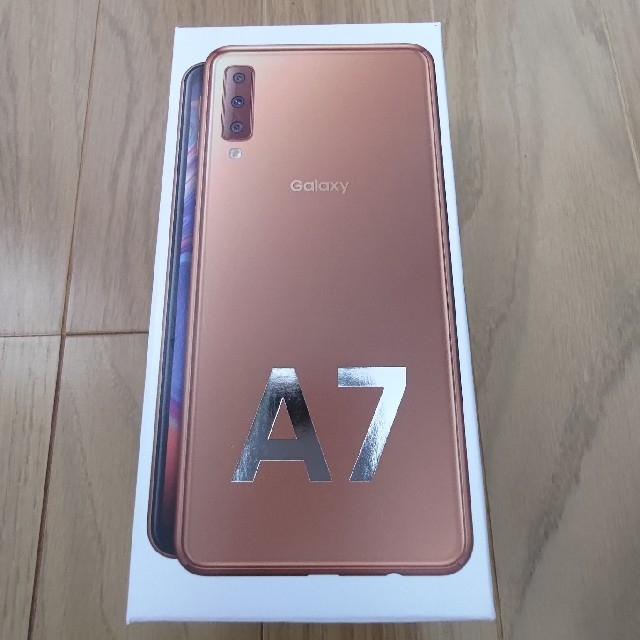 Galaxy(ギャラクシー)のGalaxy A7　ゴールド 64GB 中古品 スマホ/家電/カメラのスマートフォン/携帯電話(スマートフォン本体)の商品写真