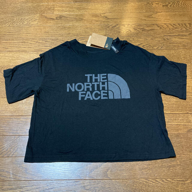 THE NORTH FACE(ザノースフェイス)の【新品】The North Face クロップドTシャツ Mサイズ ブラック レディースのトップス(Tシャツ(半袖/袖なし))の商品写真