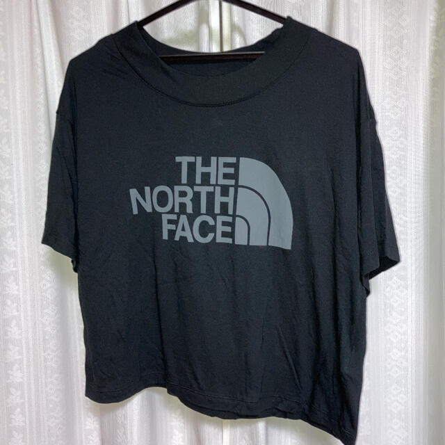 THE NORTH FACE(ザノースフェイス)の【新品】The North Face クロップドTシャツ Mサイズ ブラック レディースのトップス(Tシャツ(半袖/袖なし))の商品写真