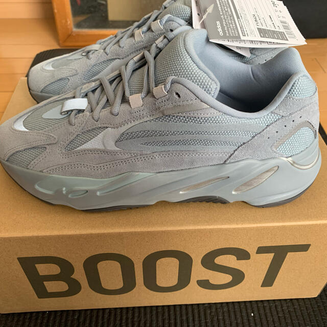 adidas(アディダス)のyeezy boost 700 V2 HOSPITAL BLUE メンズの靴/シューズ(スニーカー)の商品写真