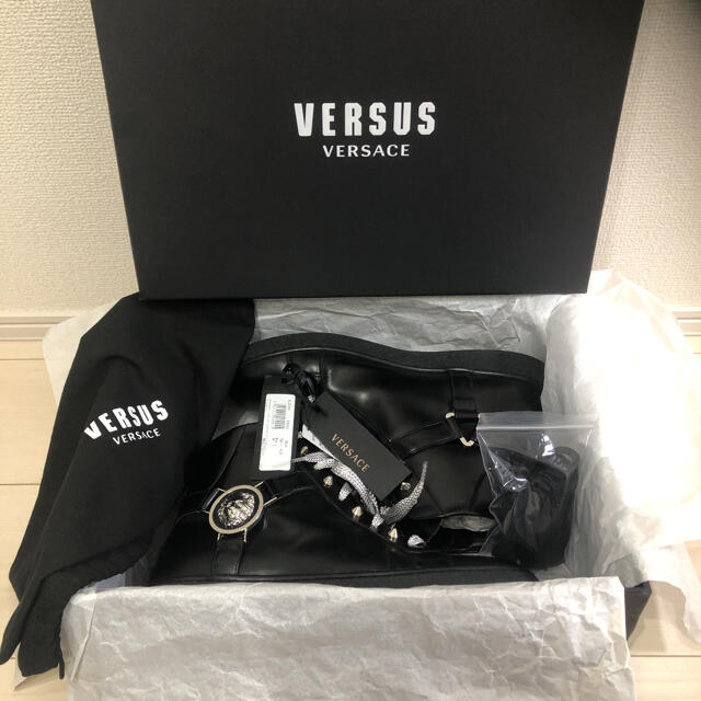 VERSUS(ヴェルサス)のヴェルサーチ  ヴェルサス  ハイカット  スニーカー　美品 メンズの靴/シューズ(スニーカー)の商品写真