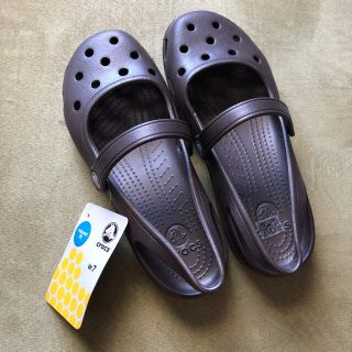 クロックス(crocs)のクロックス　サンダル　23センチ　リラックスタイプ　新品未使用(サンダル)