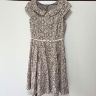 ロイスクレヨン(Lois CRAYON)のロイスクレヨン 総刺繍ワンピース(ひざ丈ワンピース)