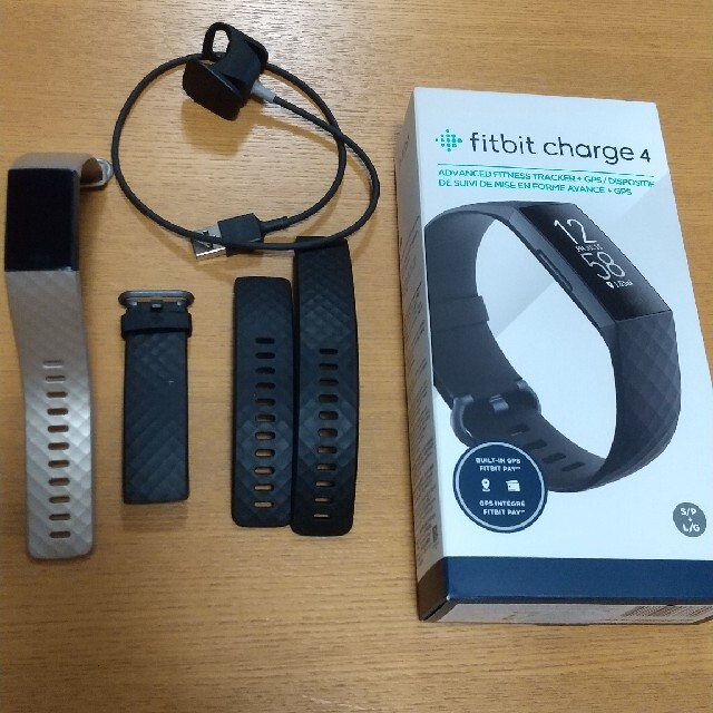 Fitbit Charge4 ブラック  バンド他付属品新品未使用