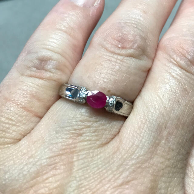 専用ですルビーダイヤモンドリング　0.4ct pt900  13.5号 レディースのアクセサリー(リング(指輪))の商品写真