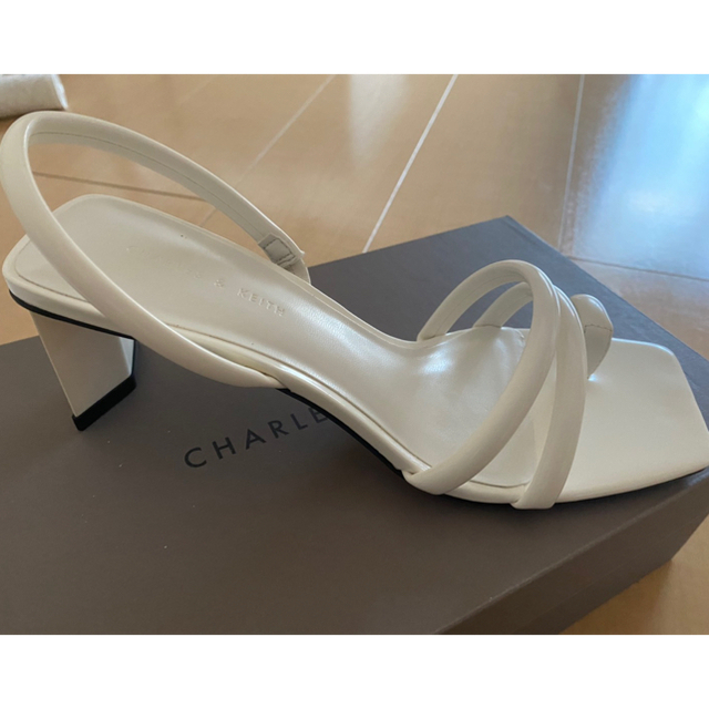 Charles and Keith(チャールズアンドキース)の【Charles & Keith】トウループストラップサンダル レディースの靴/シューズ(サンダル)の商品写真