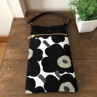 マリメッコ(marimekko)のスマホケース　スマホポーチ　かわいい！　ハンドメイド　マリメッコ  ウニッコ(ポーチ)