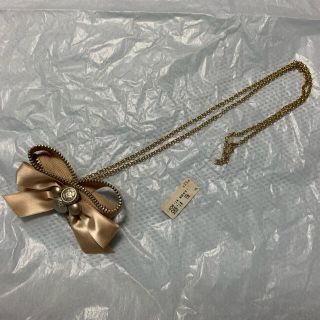 アクシーズファム(axes femme)の新品☆ アクシーズファムのリボンブローチロングネックレス(ネックレス)