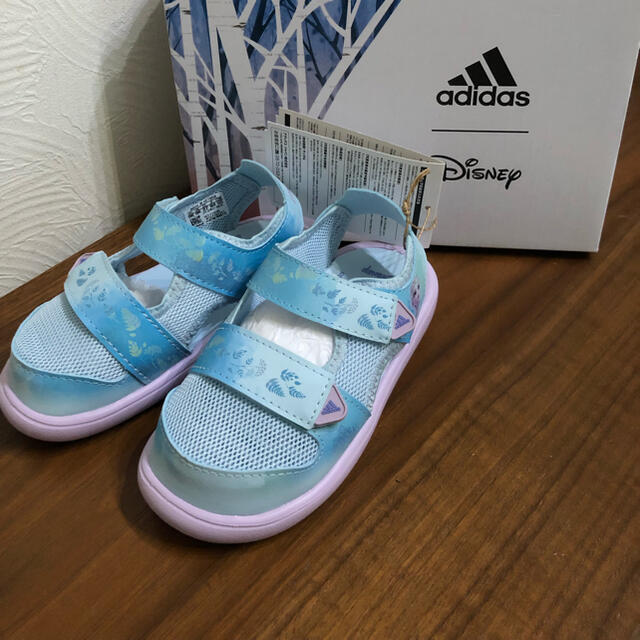 adidas(アディダス)のアディダス  アナと雪の女王　サンダル　16cm キッズ/ベビー/マタニティのキッズ靴/シューズ(15cm~)(サンダル)の商品写真