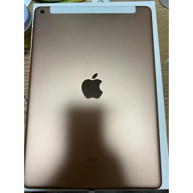 iPad 第8世代　32GB ゴールド 1