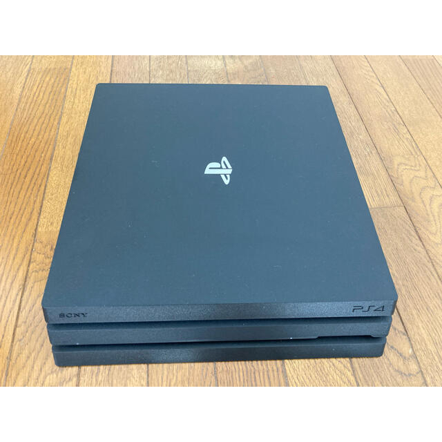 PlayStation4(プレイステーション4)のSONY PlayStation4 Pro 本体 CUH-7200BB01 エンタメ/ホビーのゲームソフト/ゲーム機本体(家庭用ゲーム機本体)の商品写真