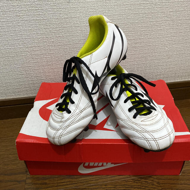 MIZUNO(ミズノ)のミズノ　サッカースパイクシューズ222センチ MONARCIDA NEO キッズ/ベビー/マタニティのキッズ靴/シューズ(15cm~)(スニーカー)の商品写真