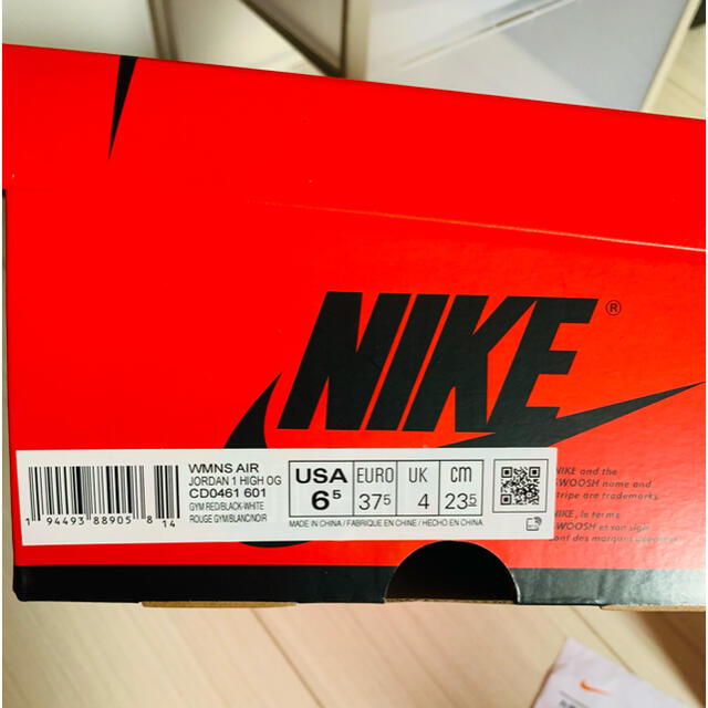 NIKE(ナイキ)のNIKE AIR JORDAN 1 HIGHT OG SATIN RED レディースの靴/シューズ(スニーカー)の商品写真