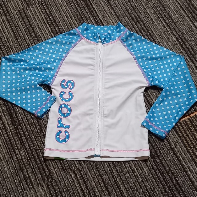 crocs(クロックス)のクロックス 女の子 ラッシュガード 100 キッズ/ベビー/マタニティのキッズ服女の子用(90cm~)(水着)の商品写真