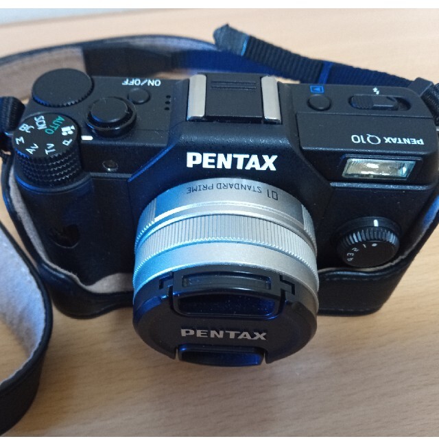 PENTAX(ペンタックス)のPENTAX Q10 専用皮ケース付き +レンズ３本セット! スマホ/家電/カメラのカメラ(ミラーレス一眼)の商品写真