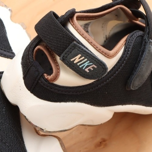 NIKE(ナイキ)の新色！NIKE AIR RIFT ナイキ エアリフト 23cm 黒 ブラック レディースの靴/シューズ(サンダル)の商品写真