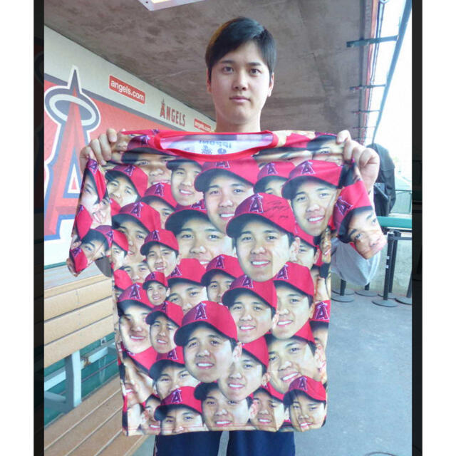 【手元に在庫あり‼️】 大谷翔平 Tシャツ 顔 総柄 顔だらけ 2