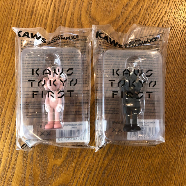 KAWS TOKYO FIRST キーホルダー KEYHOLDER セット
