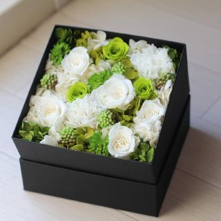 【送料無料】プリザーブドフラワーBOX(M)cotton white(プリザーブドフラワー)