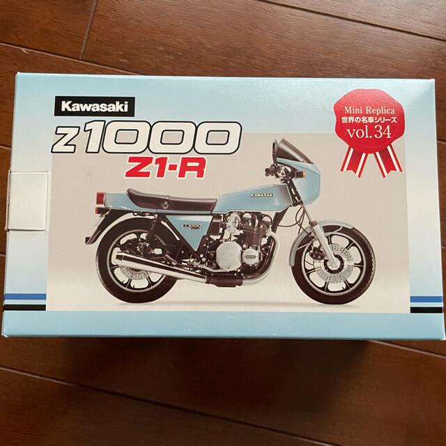 カワサキ(カワサキ)のKawasaki Z1000 ミニチュア エンタメ/ホビーのおもちゃ/ぬいぐるみ(模型/プラモデル)の商品写真