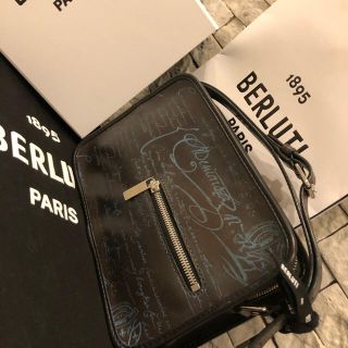 ベルルッティ(Berluti)の新品未使用　限定　ベルルッティ  ジュルナリエ　ターコイズパティーヌ　超希少色(メッセンジャーバッグ)