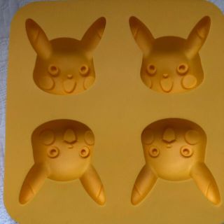 ポケモン(ポケモン)のポケモン　ピカチュウ　シリコンマドレーヌ型(調理道具/製菓道具)