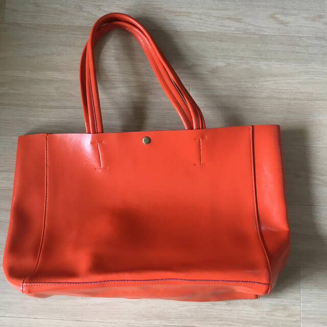 オレンジ革バッグ レディースのバッグ(ハンドバッグ)の商品写真