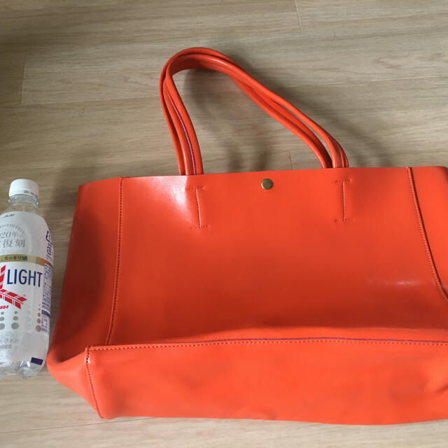オレンジ革バッグ レディースのバッグ(ハンドバッグ)の商品写真