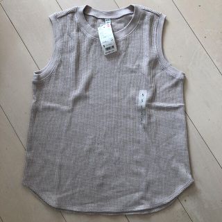 ユニクロ(UNIQLO)のUNIQLO      ノースリーブ ワッフルT       S ベージュ(カットソー(半袖/袖なし))