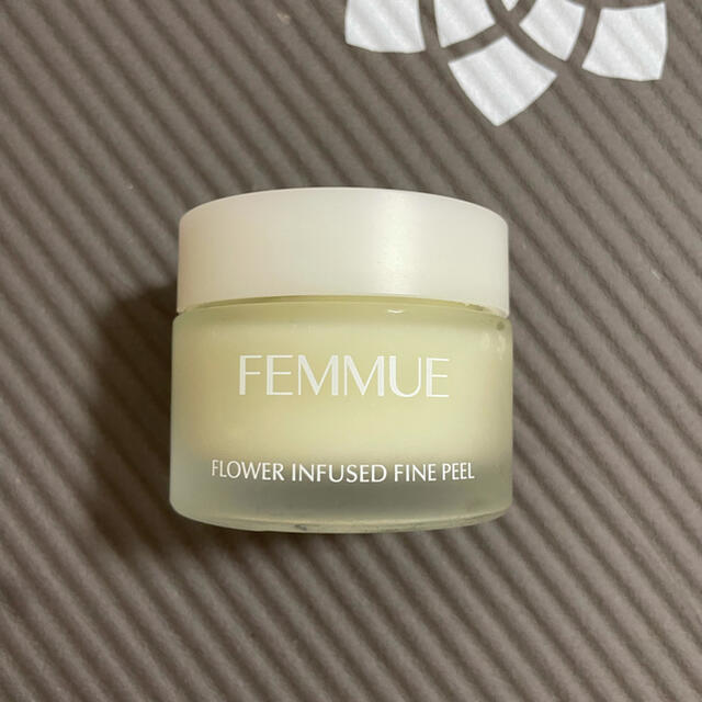 Cosme Kitchen(コスメキッチン)のファミュ　femmue フラワーインフューズド　ファインピール　角質ケアジェル コスメ/美容のスキンケア/基礎化粧品(ゴマージュ/ピーリング)の商品写真