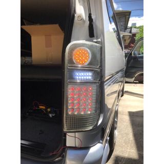 ハイエース 100系 LED テールランプの通販 by HELLO|ラクマ