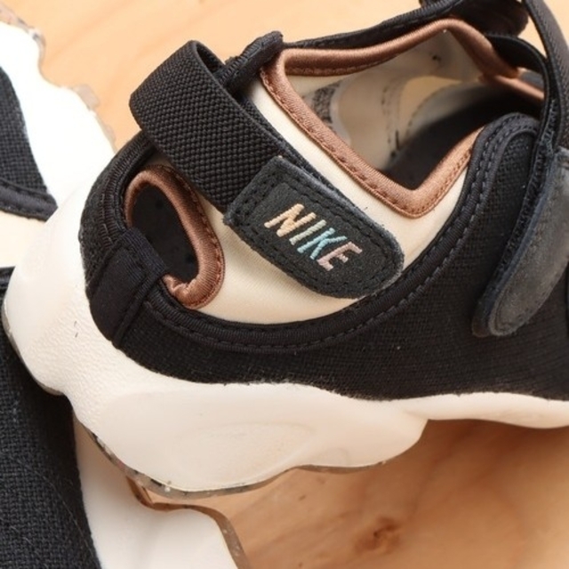 NIKE(ナイキ)の新色！NIKE AIR RIFT ナイキ エアリフト 24cm 黒 ブラック レディースの靴/シューズ(サンダル)の商品写真