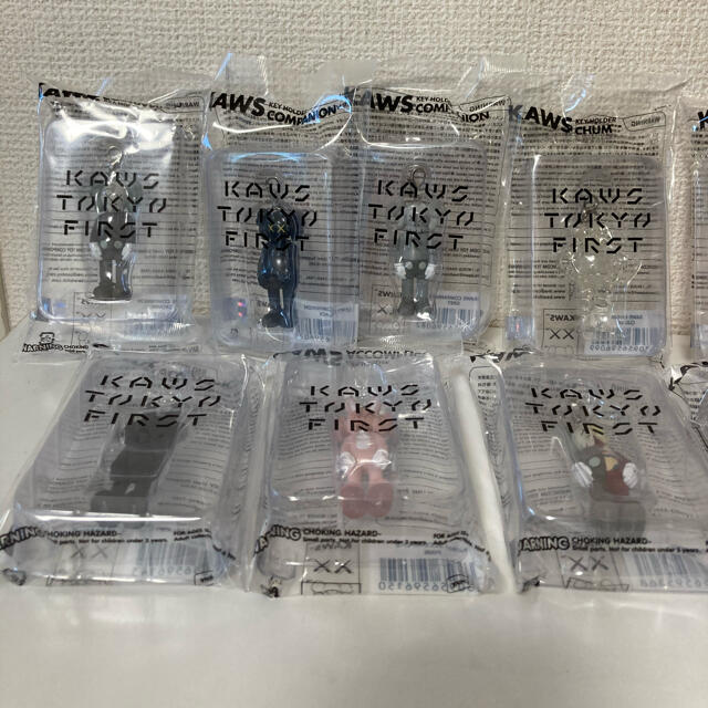KAWS TOKYO FIRST 公式 グッズ キーホルダー 全15種類の通販 by KAWS TOKYO FIRST 公式 グッズ キーホルダー 全15種類の通販 by