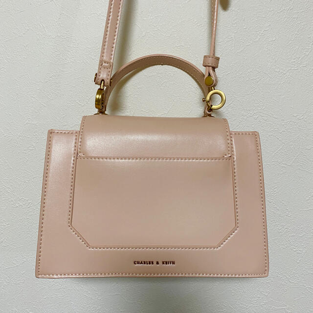 Charles and Keith(チャールズアンドキース)の【値下げ】チャールズアンドキース　ショルダーバッグ　ピンク レディースのバッグ(ショルダーバッグ)の商品写真