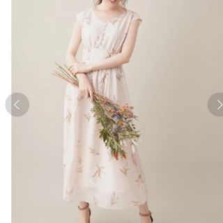 BE RADIANCE シアーフラワープリントワンピース
