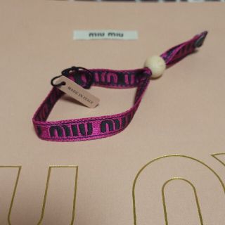 ミュウミュウ(miumiu)の✨美品✨【miumiu】ミュウミュウ ロゴブレスレット(ブレスレット/バングル)