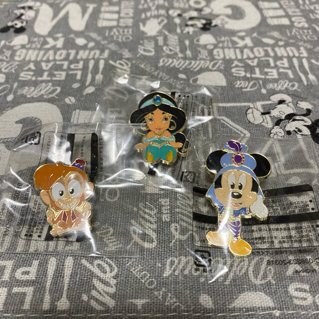 Disney アブーズバザール ピンバッジセットの通販 By 夏休みセール中 売り切りたいので値段交渉 ディズニーならラクマ Disney アブーズバザール ピンバッジセットの通販 By 夏休みセール中 売り切りたいので値段交渉 ディズニーならラクマ